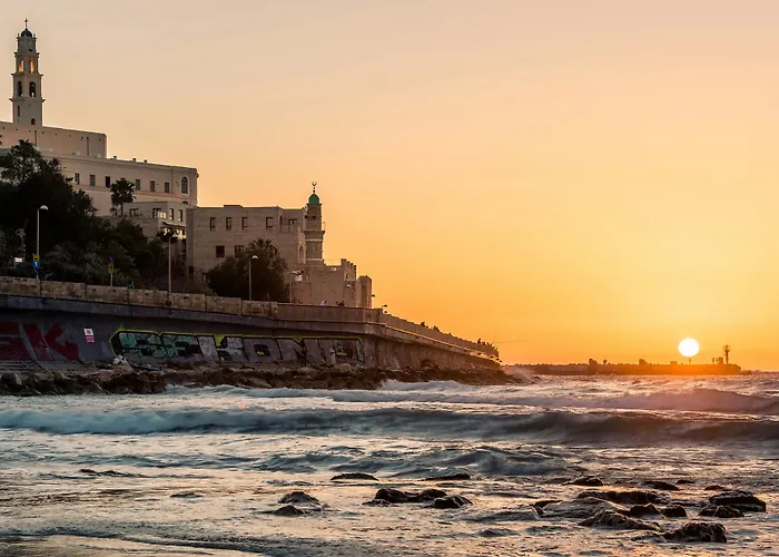 Play Hatzuk Beach Tel Aviv