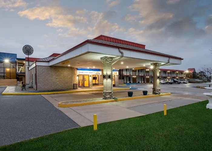 Super 8 By Wyndham Perrysburg-Toledo Hotel