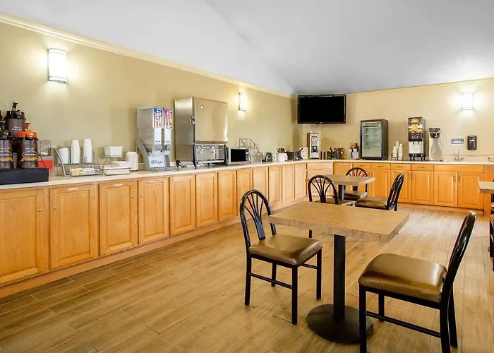 Super 8 By Wyndham Cheyenne Wy Hotel
