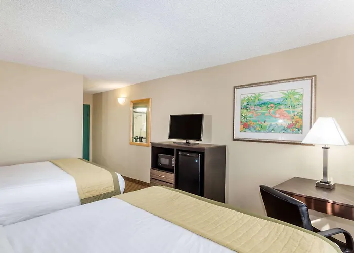 Baymont Inn & Suites By Wyndham Fort Myers I-75