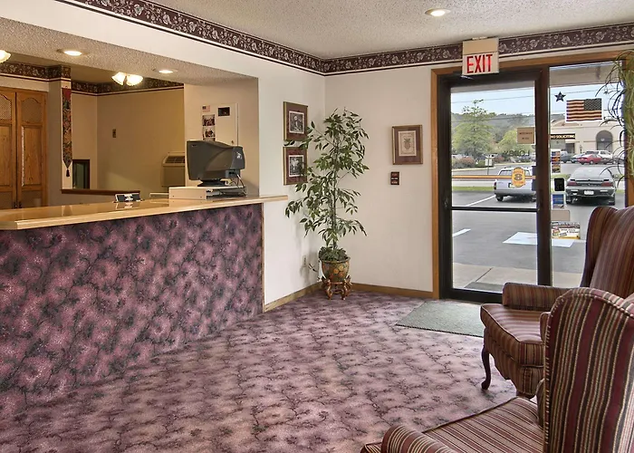 Super 8 Butler Hotel