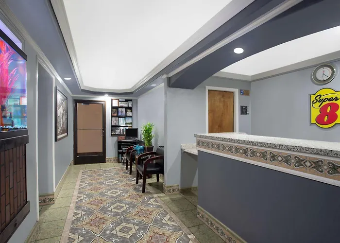 Super 8 By Wyndham Chico Hotel
