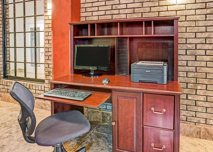 Ramada By Wyndham Murfreesboro