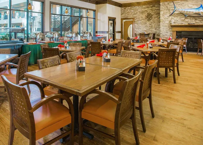 Ramada By Wyndham Des Moines Tropics Resort & Conference Ctr Urbandale
