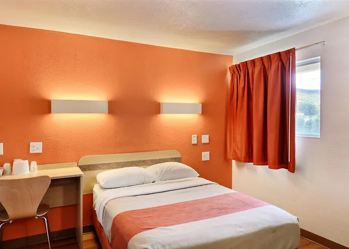 Travelodge By Wyndham Brattleboro Vt