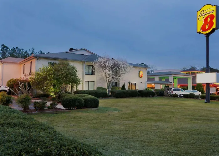 Super 8 By Wyndham Lancaster Motel