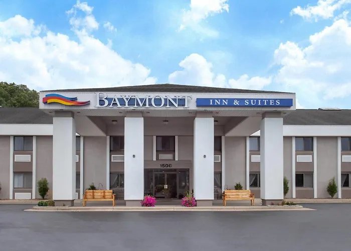 Baymont By Wyndham Grand Haven Motel