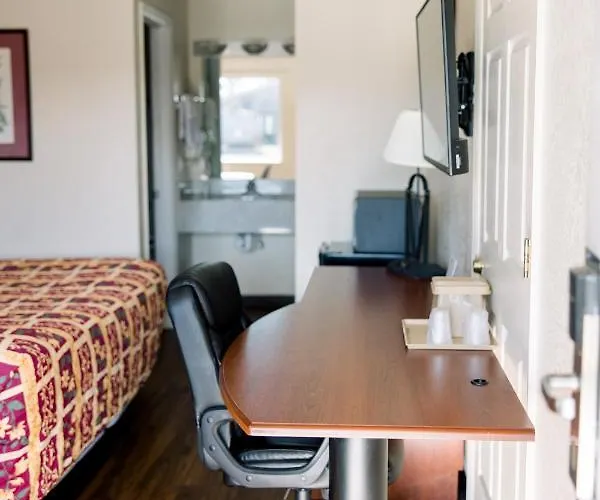 Exclusive Quarters Motel Cleveland