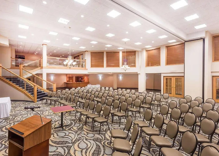 Wyndham Garden Madison Fitchburg Hotel