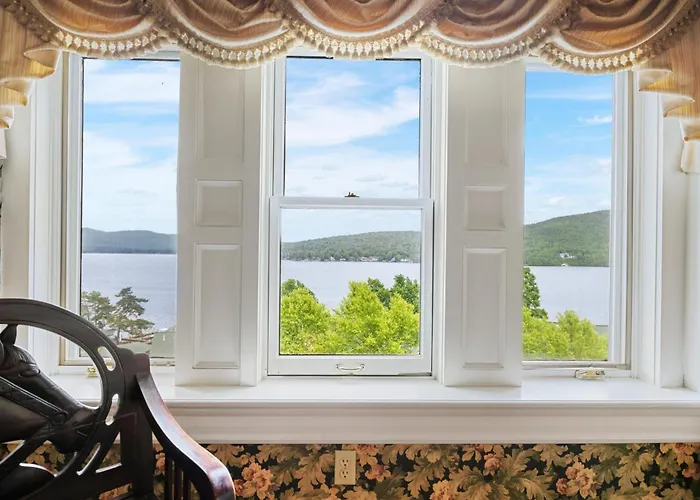 The Inn At Erlowest Lake George