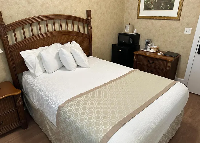 Island House Historic Vacation Rentals Port Clinton