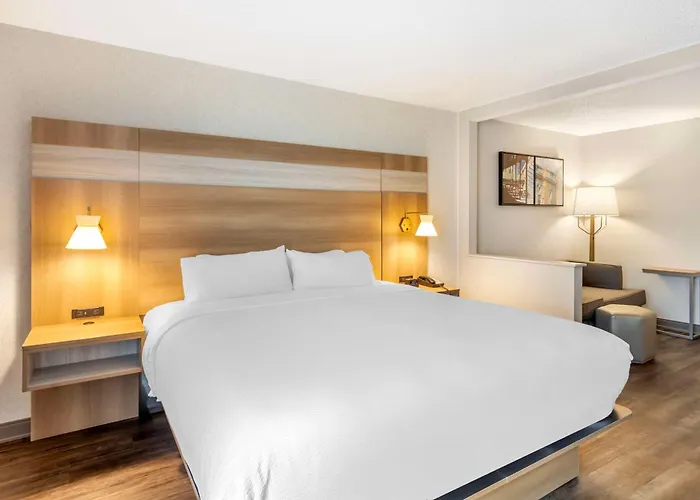 Best Western Plus Heritage Rail-South York/I-83