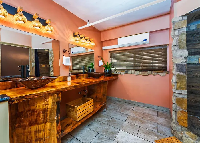 Nomads Hotel San Clemente
