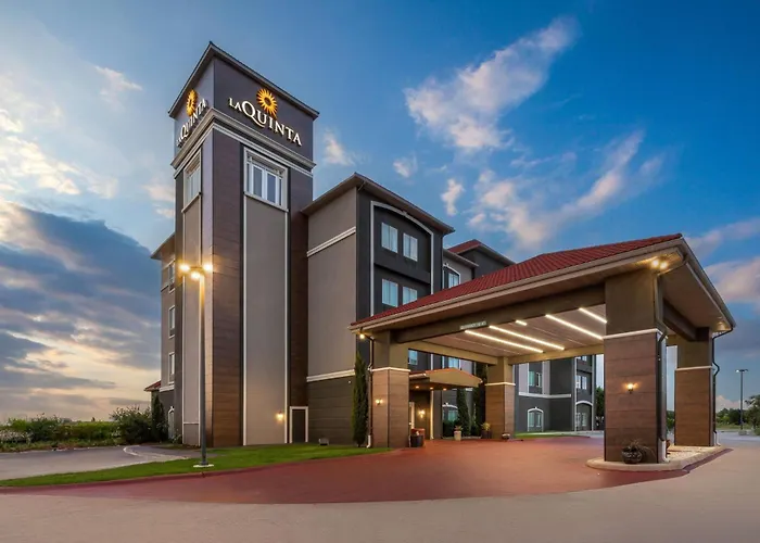 La Quinta By Wyndham Brownwood Hotel