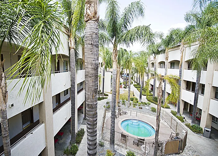 Hotel D'Lins Ontario Airport