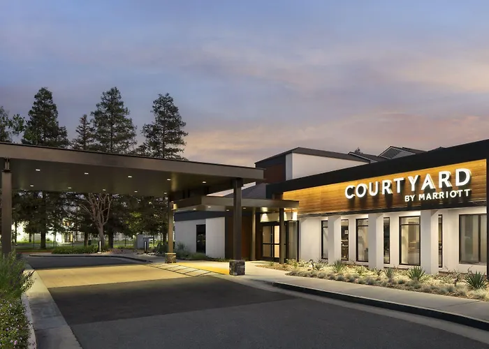 Courtyard By Marriott Bakersfield Hotel