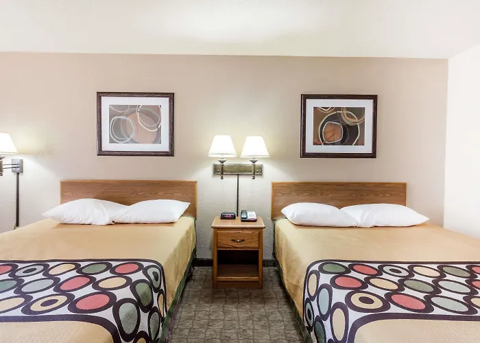 Super 8 By Wyndham Lewisburg Hotel
