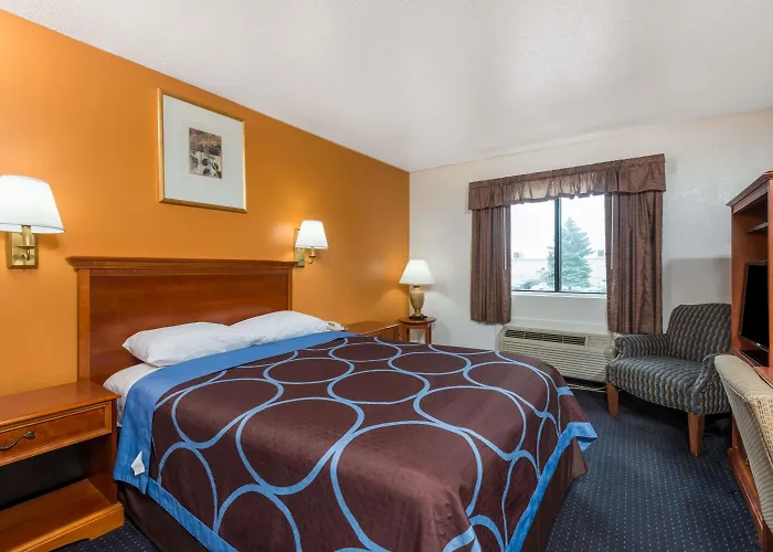 Super 8 By Wyndham Hartford Hotel
