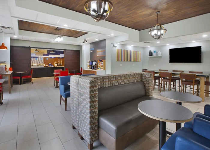 Holiday Inn Express Tiffin By Ihg