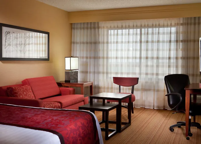 Courtyard By Marriott Denton Hotel