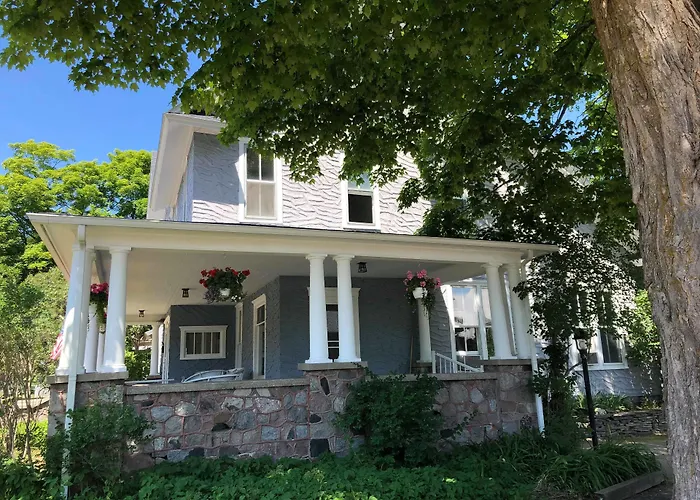 Charlevoix House Bed & Breakfast