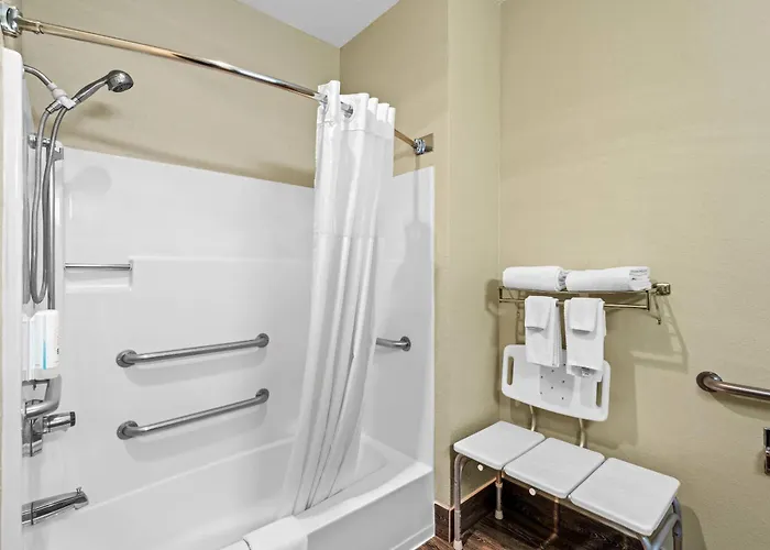 Quality Inn & Suites Des Moines Airport