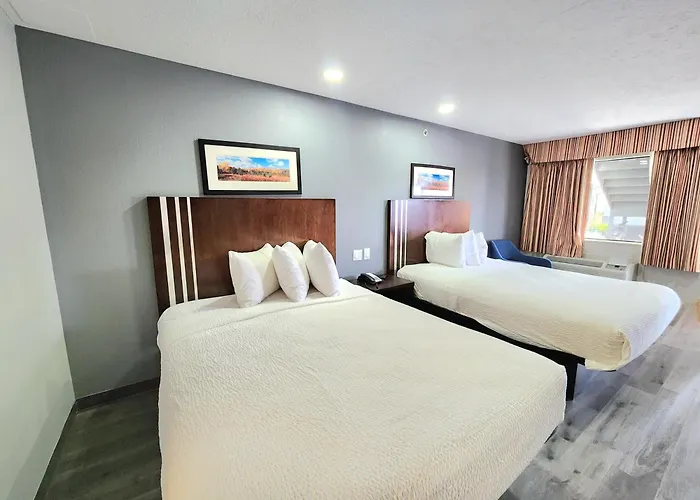 Days Inn & Suites By Wyndham Winnie