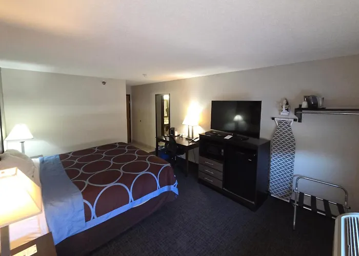 Super 8 By Wyndham Elkins Hotel