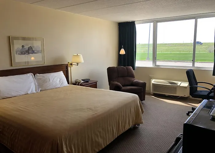 Norwood Inn & Suites Worthington