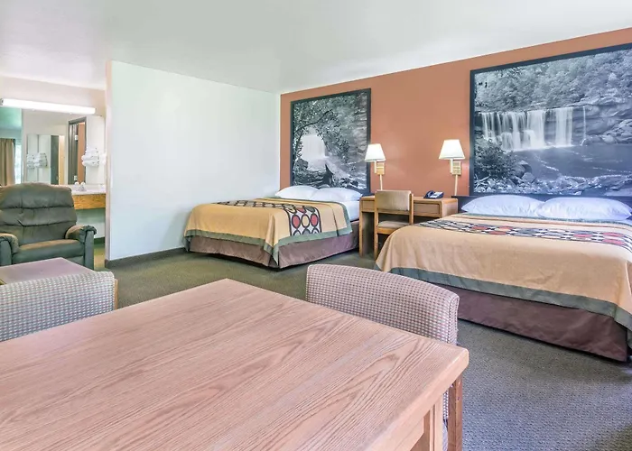 Super 8 By Wyndham Louisa Motel