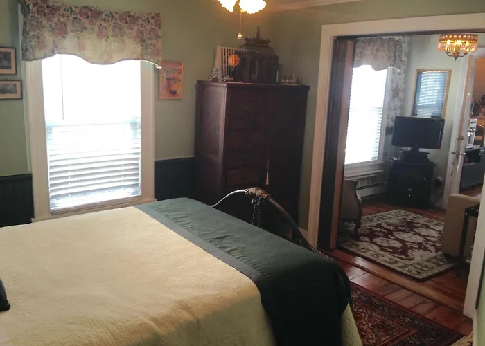 The Stirling House Waterfront Inn Greenport